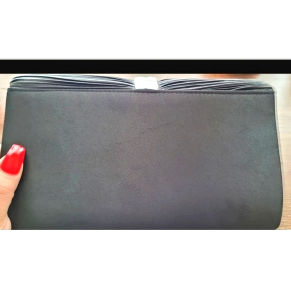 Jessica Mcclintock pleated satin clutch - Picture 5 of 5
